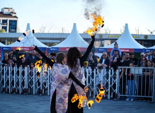 Kocaeli, 23 Nisan coşkusunu zirvede yaşamaya devam ediyor. Büyükşehir Belediyesi’nin
