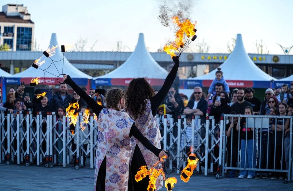 Kocaeli, 23 Nisan coşkusunu zirvede yaşamaya devam ediyor. Büyükşehir Belediyesi’nin
