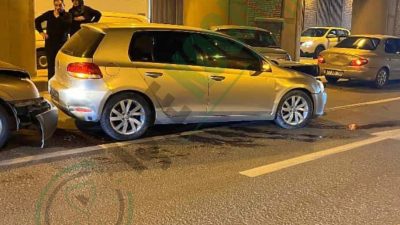 Kocaeli’de akşam saatlerinde meydana gelen zincirleme trafik kazası, sürücülere korku