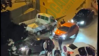 İzmit Yenidoğan Mahallesi girişinde meydana gelen trafik kazasında iki otomobil