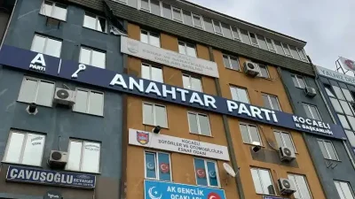 Kocaeli siyasetinin yeni ve dikkat çeken oluşumlarından Anahtar Parti’de, teşkilatlanma