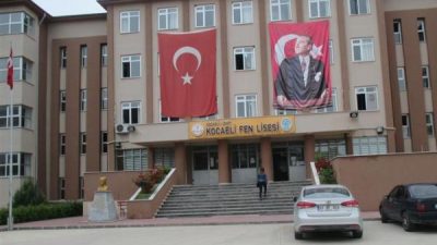 Okul saldırıları sonrası artırılan önlemler kapsamında Kocaeli Fen Lisesi’nde saldırı