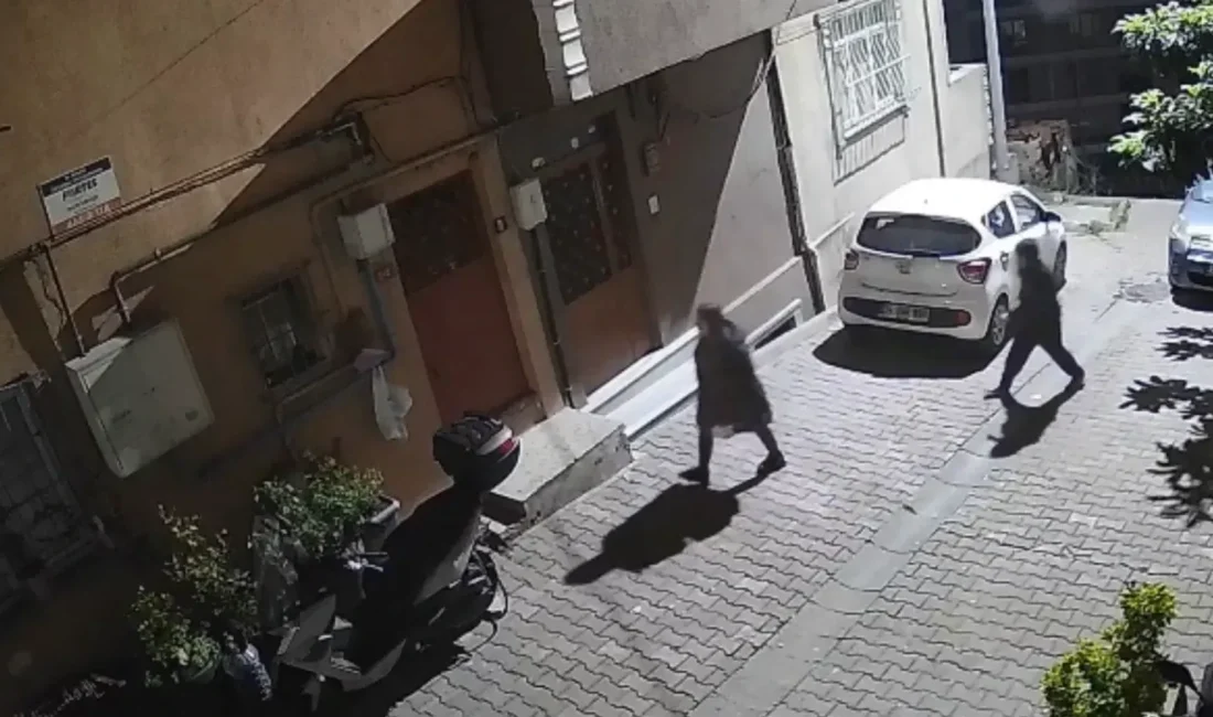 İstanbul Kağıthane’de evine giren genç kadını takip ederek bina girişinde