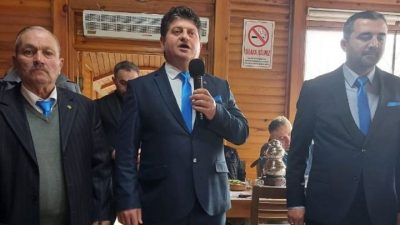 Kocaeli’nin tanınan isimlerinden Murat Açıkgöz, babası Ahmet Açıkgöz’ün vefatıyla büyük