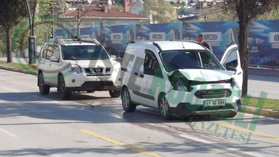İzmit Devlet Hastanesi mevkiinde bulunan Gazanfer Bilge Caddesi üzerinde meydana