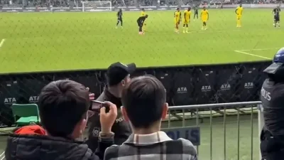 Kocaelispor ile Göztepe arasında oynanan mücadelenin ardından, tribündeki minik bir