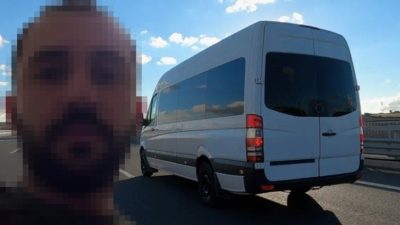 Sakarya’nın Adapazarı ilçesinde, bir hamburger zincirinde servis şoförlüğü yapan şahıs,