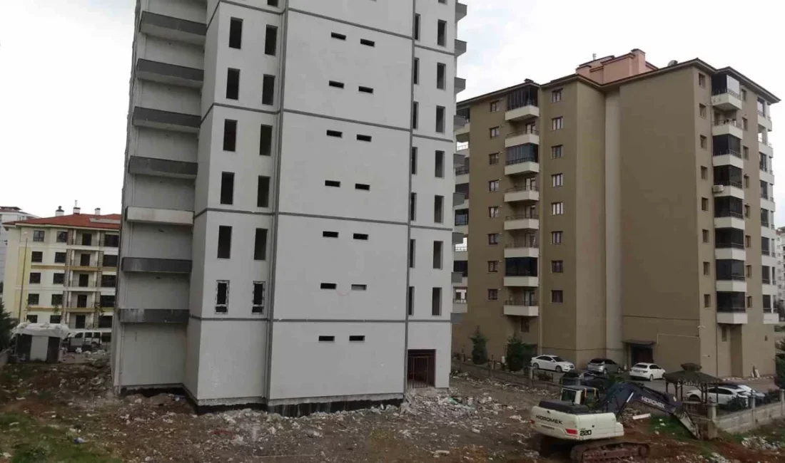 Malatya’da bir inşaatta staj yapan 17 yaşındaki öğrenci, üst kata