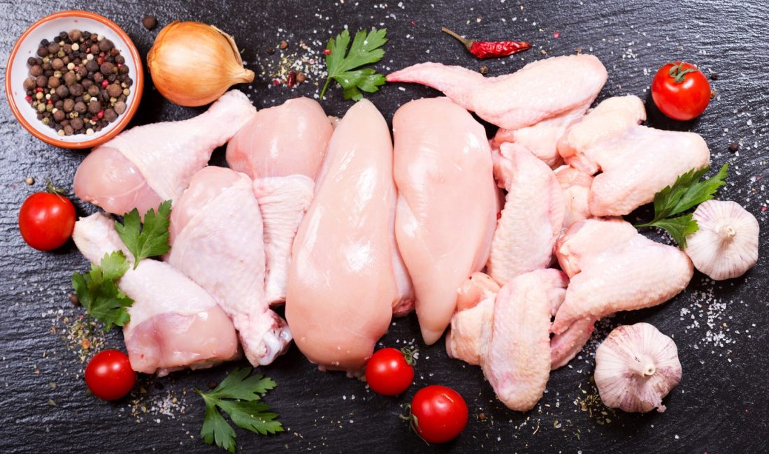 Market raflarında "organik", "gezen" veya "köy tavuğu" logoları arasında seçim