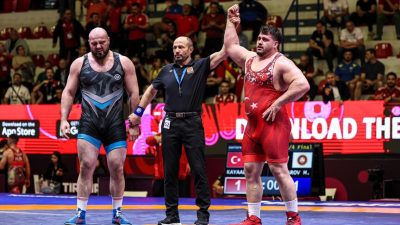 Türk güreşinin yaşayan efsanesi Rıza Kayaalp, Arnavutluk’ta düzenlenen Avrupa Güreş