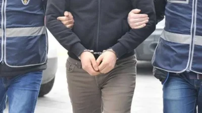 Kocaeli Fen Lisesi’nde eğitim gören depremzede bir öğrencinin, arkadaşlarıyla şakalaşırken