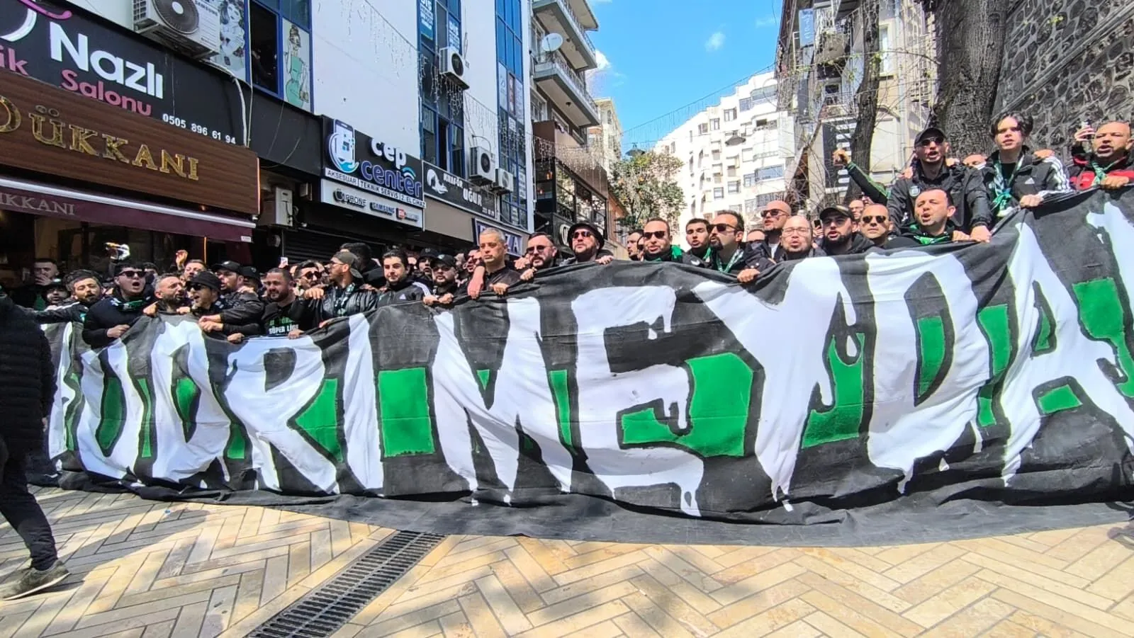 Süper Lig’de Galatasaray deplasmanından alnının akıyla dönen Kocaelispor, saha dışındaki