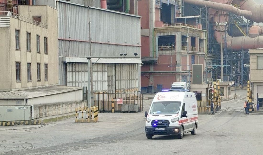 Kocaeli'nin Dilovası ilçesindeki demir çelik fabrikasında yükleme platformunun çökmesi sonucu