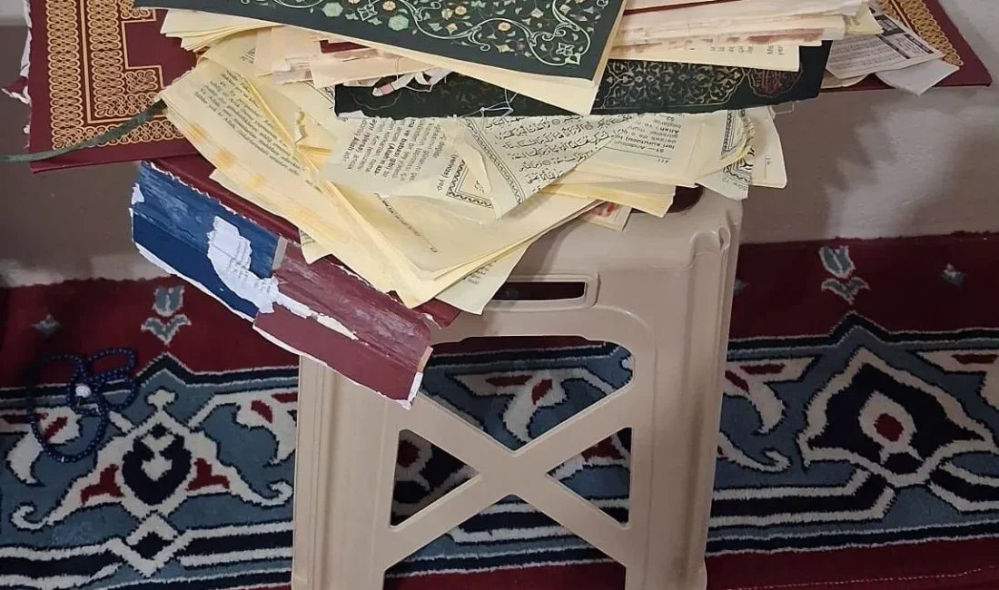 İzmit Alikahya’da bulunan Fatih Camii’nden çalınan kutsal kitaplar parçalanmış halde