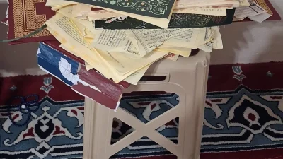 İzmit Alikahya’da bulunan Fatih Camii’nden çalınan kutsal kitaplar parçalanmış halde