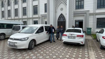 Kocaeli’nin Gebze ilçesinde çarşaf giyerek kendilerini kamufle eden ve bir