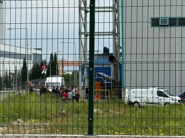 Sakarya’nın Hendek ilçesinde bulunan bir alüminyum fabrikasında meydana gelen feci