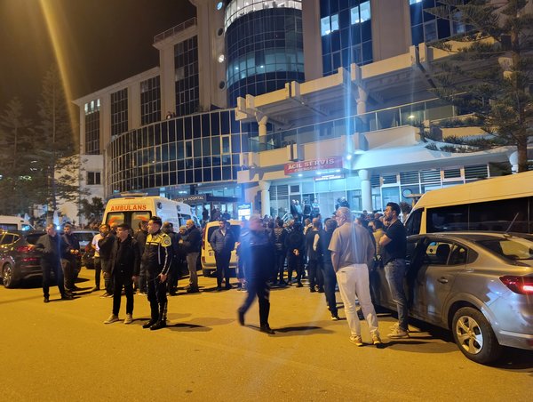 Antalya’nın Alanya ilçesinde, eski Dışişleri Bakanı Mevlüt Çavuşoğlu ile Alanyaspor