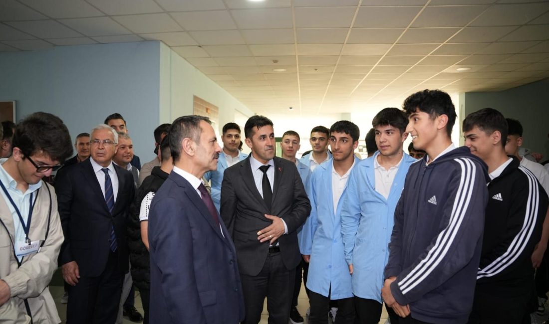 Kocaeli Valisi Aktaş, eğitim kurumları ve gençlerle bir araya gelmeye