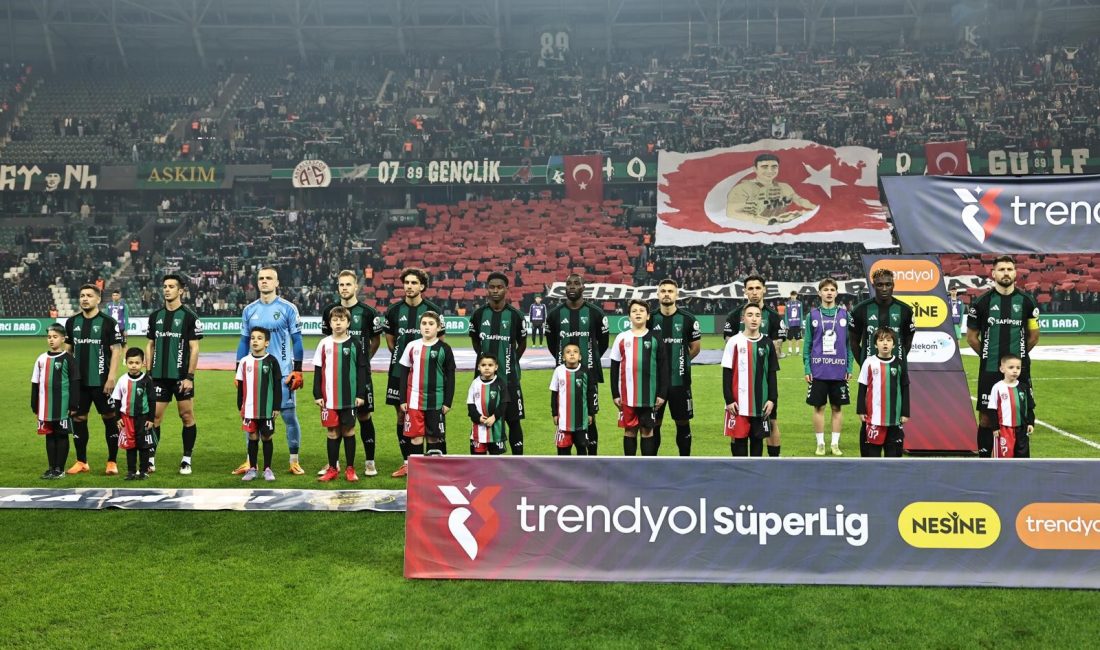 Türkiye Futbol Federasyonu (TFF), karşılaşmaların seremoni ve ısınma bölümlerinde pankartla