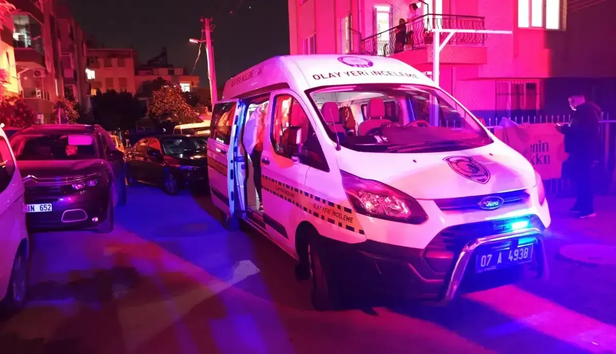 Antalya'da 16 yaşındaki bir gencin evinde başından vurulmuş halde ölü