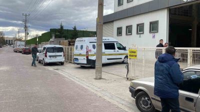 Sakarya'nın Söğütlü ilçesinde bir fabrikada pres makinesinin altında kalan işçi