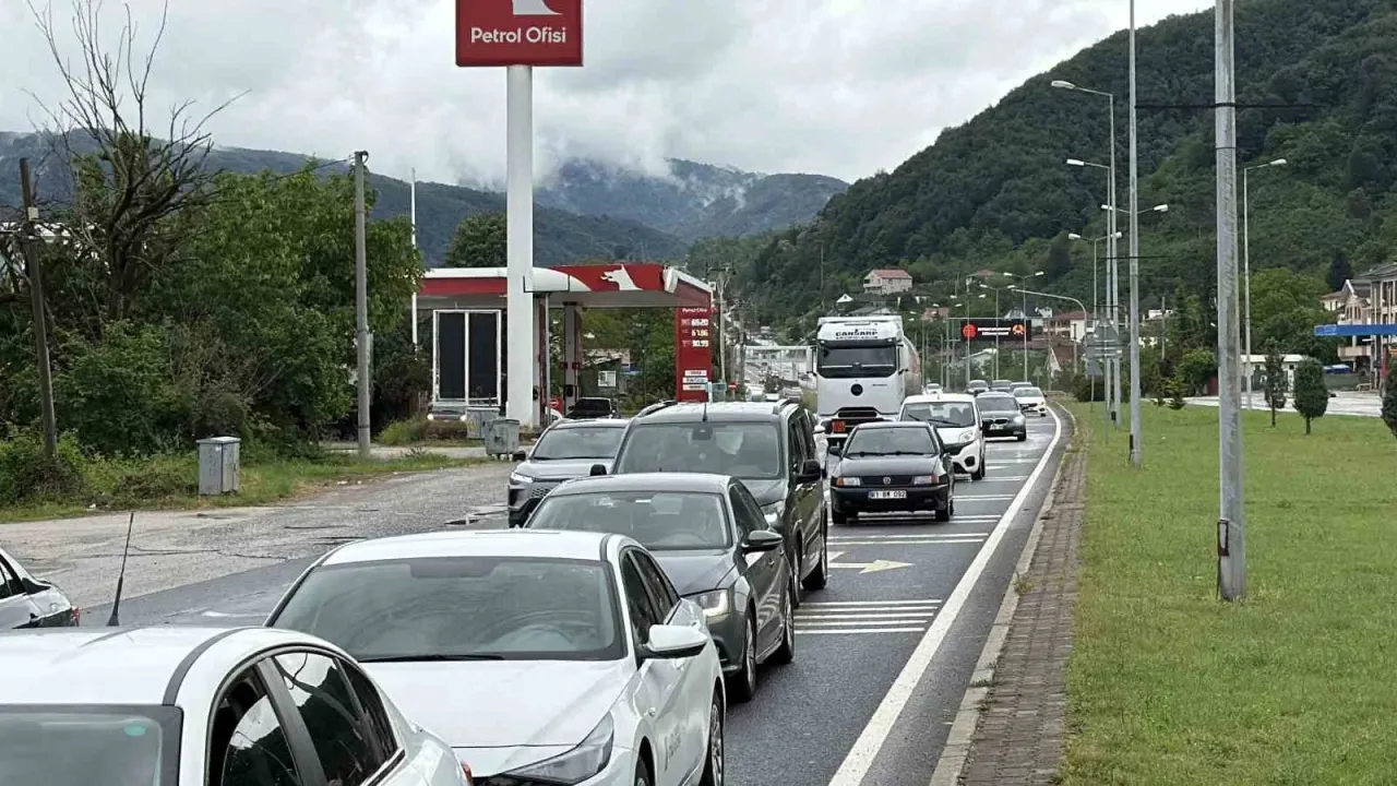 Dokuz günlük Kurban Bayramı tatilini memleketlerinde ya da tatil beldelerinde