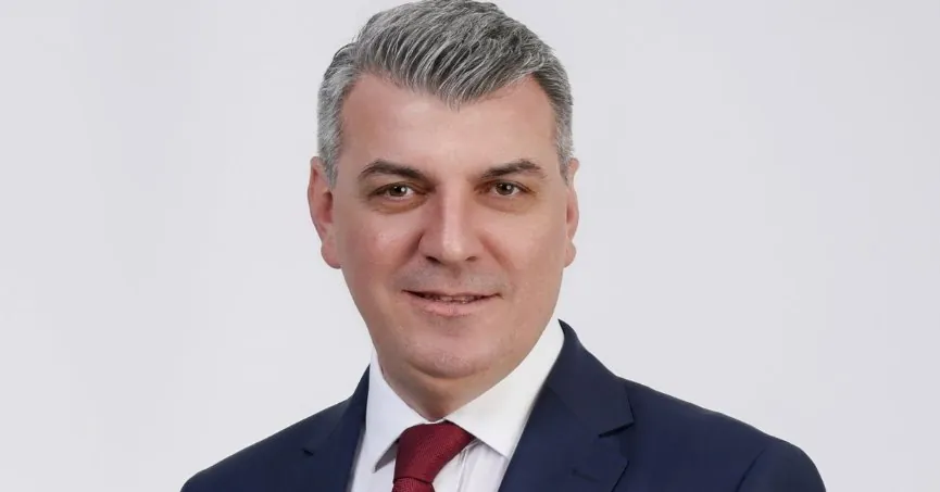 İzmit ilçesi Topçular Mahallesi’nde yaşanan heyelan hadisesi, kent gündemine bomba