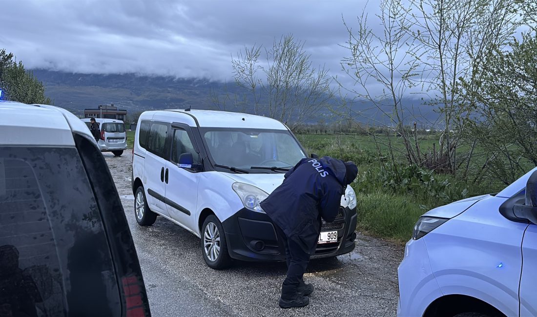 Bolu Çıkınlar Mahallesi’nde kimliği belirsiz şahıslar tarafından konuşmak için sokağa