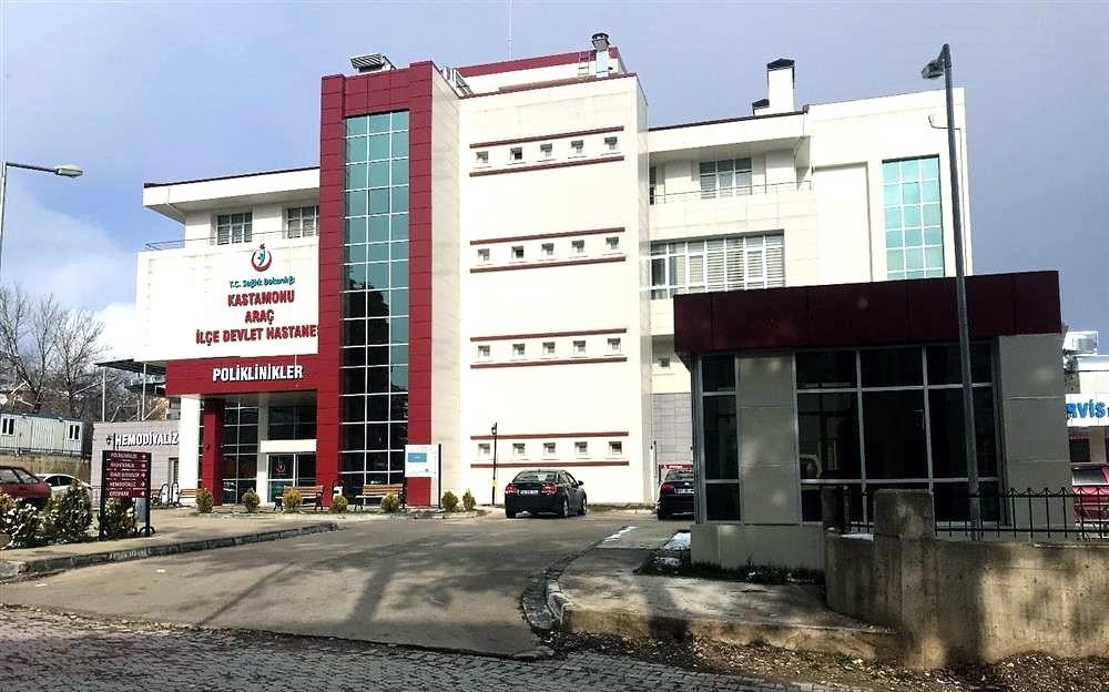 Araç ilçesinde ormanda kesim yaptığı sırada devrilen ağacın altında kalarak