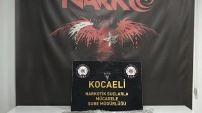 Kocaeli Emniyet Müdürlüğü ekiplerinin Derince’de gerçekleştirdiği operasyonda, durdurulan bir araçta