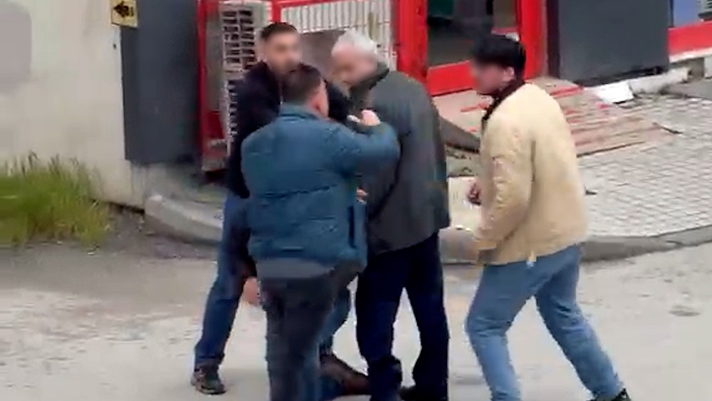 Olay, Bolu’nun Aktaş Mahallesi Seyit Efendi Sokak üzerinde meydana geldi.