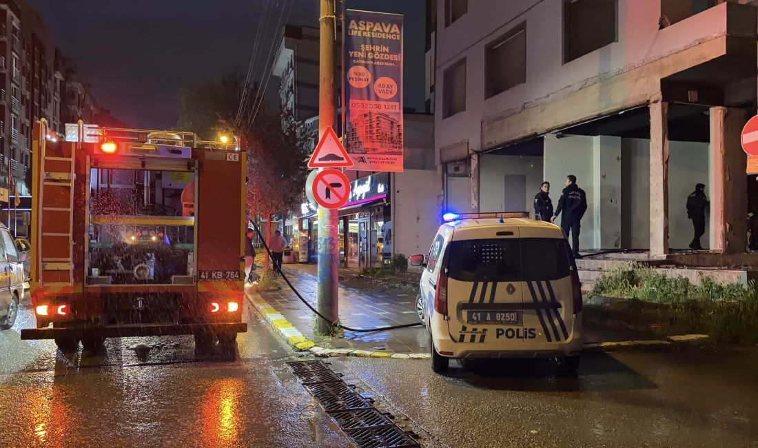 Kocaeli’nin Gebze ilçesinde, riskli yapı olduğu gerekçesiyle boşaltılan 4 katlı