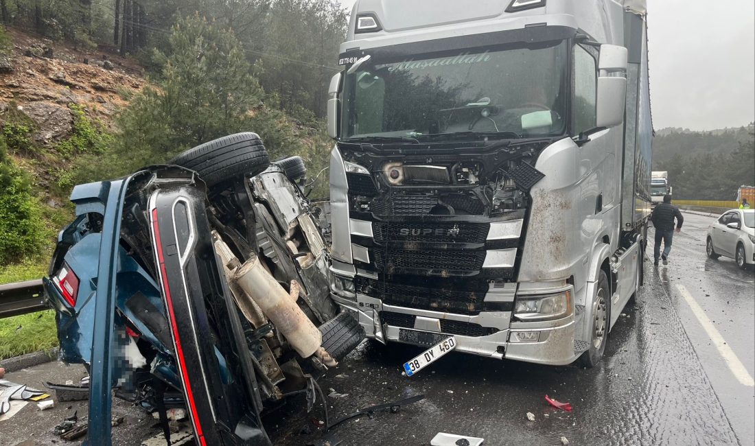 Mersin'in Tarsus ilçesinde üç aracın karıştığı trafik kazasında bir kişi