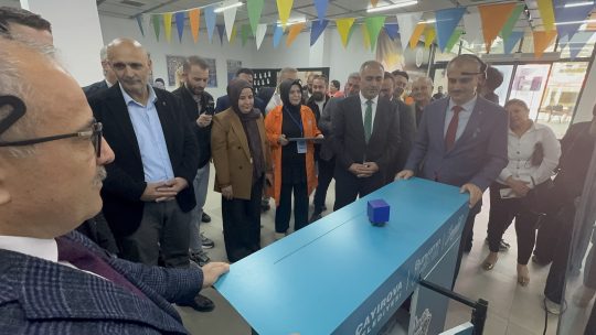 Kocaeli'nin Çayırova ilçesinde bu yıl ikincisi düzenlenen Bilim Şenliği başladı.