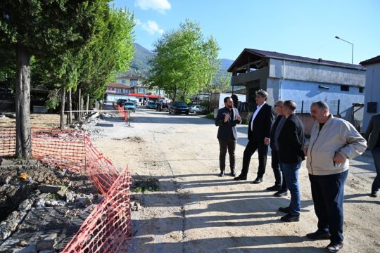 Kartepe Belediye Başkanı Mustafa Kocaman, yapımı devam eden Balaban Mahalle
