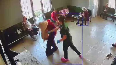 Beylikdüzü'ndeki bir yaşlı bakım merkezinde ortaya çıkan görüntülerde hastalara şiddet