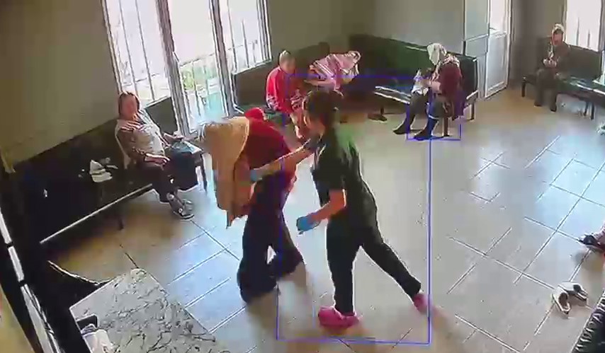 Beylikdüzü'ndeki bir yaşlı bakım merkezinde ortaya çıkan görüntülerde hastalara şiddet