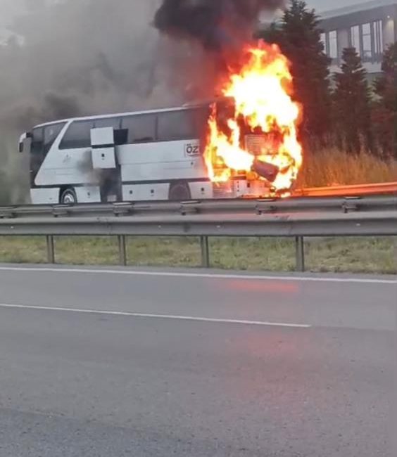 Kocaeli’nin ulaşım ana arteri olan TEM Otoyolu Gebze mevkisinde, sabah