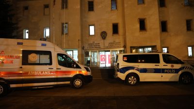 Nevşehir’de tansiyonu yükselen anneleri için eve ambulans çağıran iki kardeş
