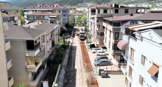 Körfez ilçesi Mimar Sinan Mahallesi'nde 56 sokakta toplam 22 kilometrelik