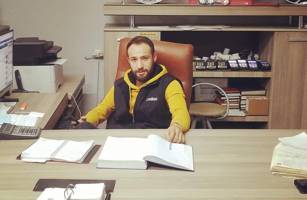 İzmir’de yürekleri yakan bir trafik kazası meydana geldi. Kuzey Ege