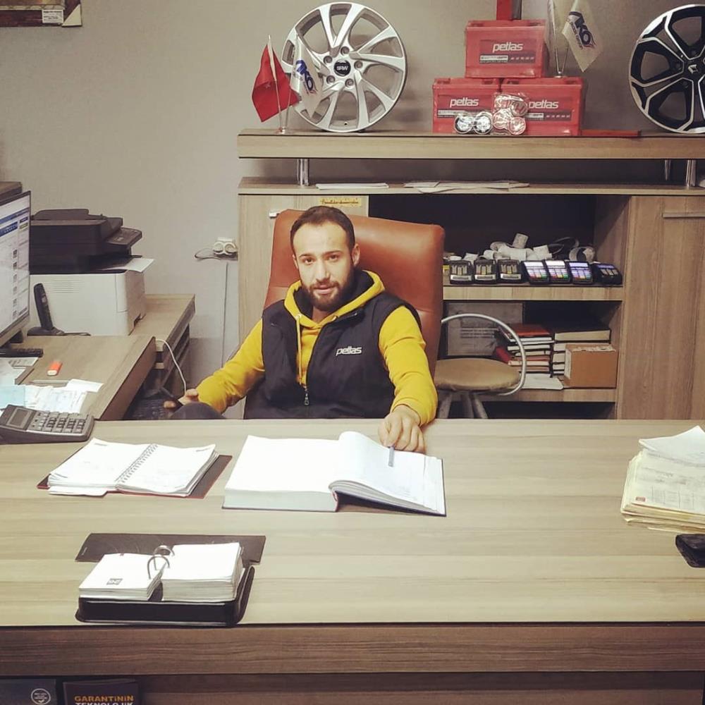 İzmir’de yürekleri yakan bir trafik kazası meydana geldi. Kuzey Ege