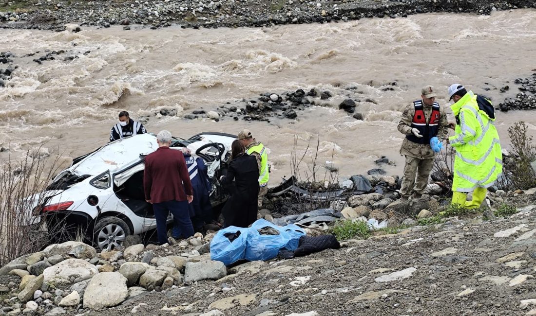 Erzincan’da sabah saatlerinde meydana gelen katliam gibi trafik kazasında, kontrolden