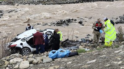 Erzincan’da sabah saatlerinde meydana gelen katliam gibi trafik kazasında, kontrolden