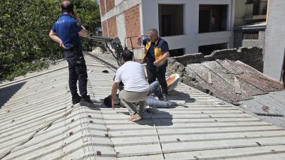 Bursa’nın Mudanya ilçesinde 6 katlı binada çalışan işçilerin bulunduğu sepetli