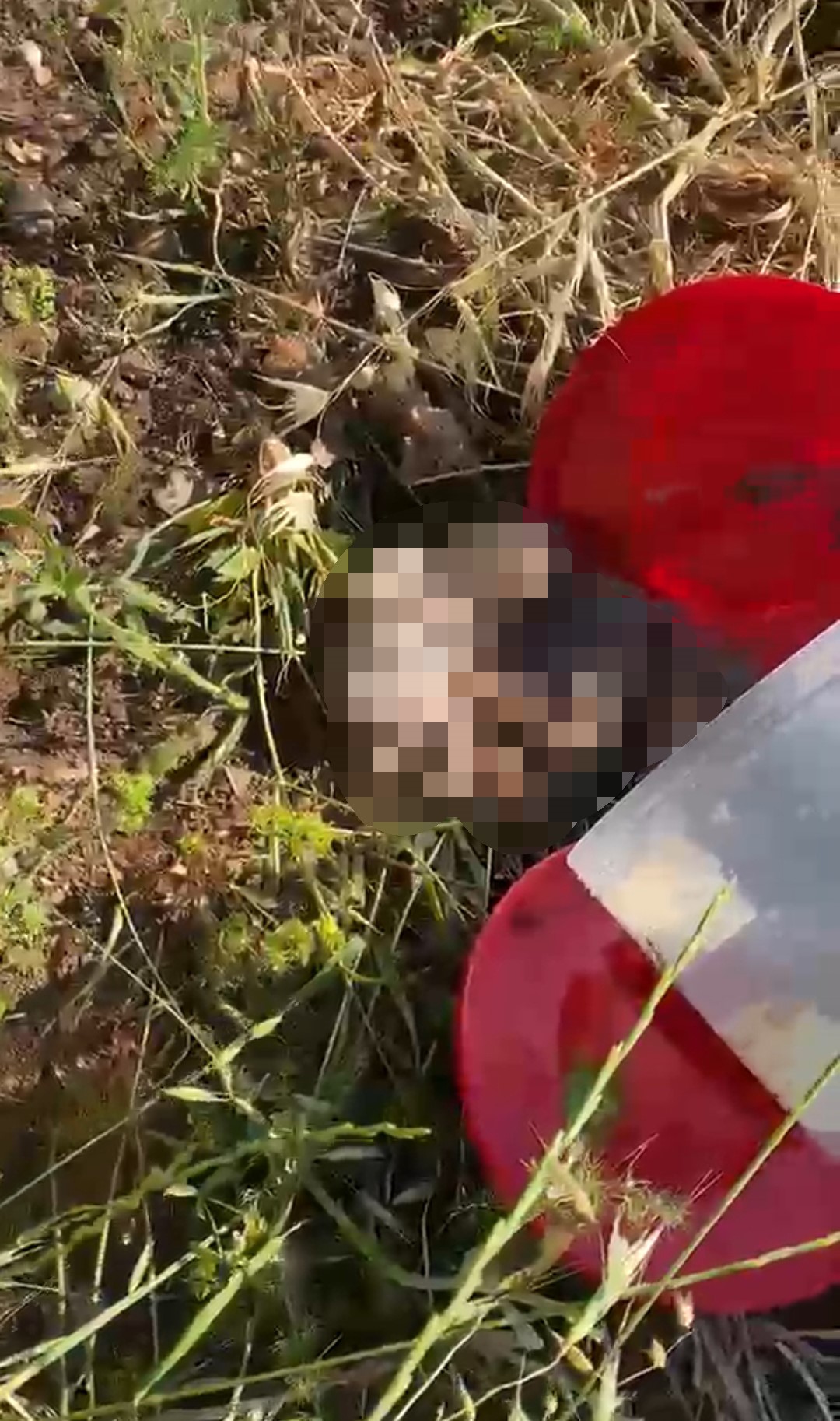 Şanlıurfa Yeni Asri Mezarlığı’nda vatandaşlar tarafından bulunan bir plastik bidonun