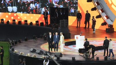 Kocaeli Stadyumu’ndaki dev "Bir Gençlik Şöleni"nde on binlerce gence hitap