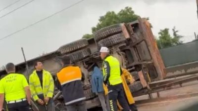 Kocaeli’nin Başiskele ilçesinde sabah saatlerinde meydana gelen kazada, aniden yola