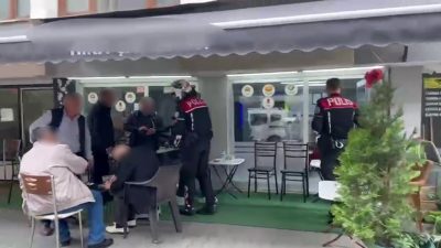 Sakarya'da polis ekiplerince düzenlenen fuhuş operasyonunda, çay ocaklarına gelen özellikle